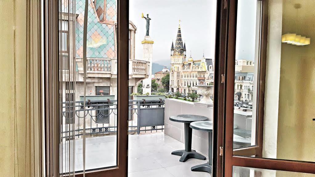 Cozy Studio On Europe Square บาทูมิ ภายนอก รูปภาพ