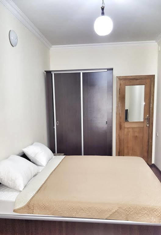 Cozy Studio On Europe Square บาทูมิ ภายนอก รูปภาพ